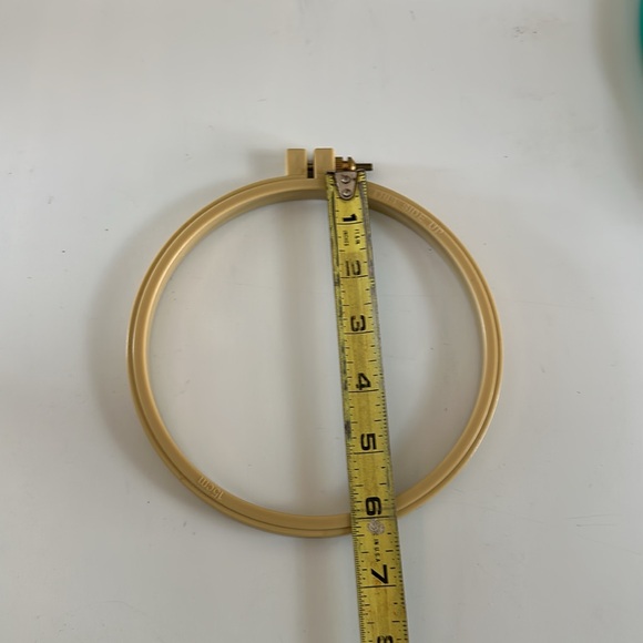 Colorful Plastic Embroidery Hoops Set - Picture 4 of 4